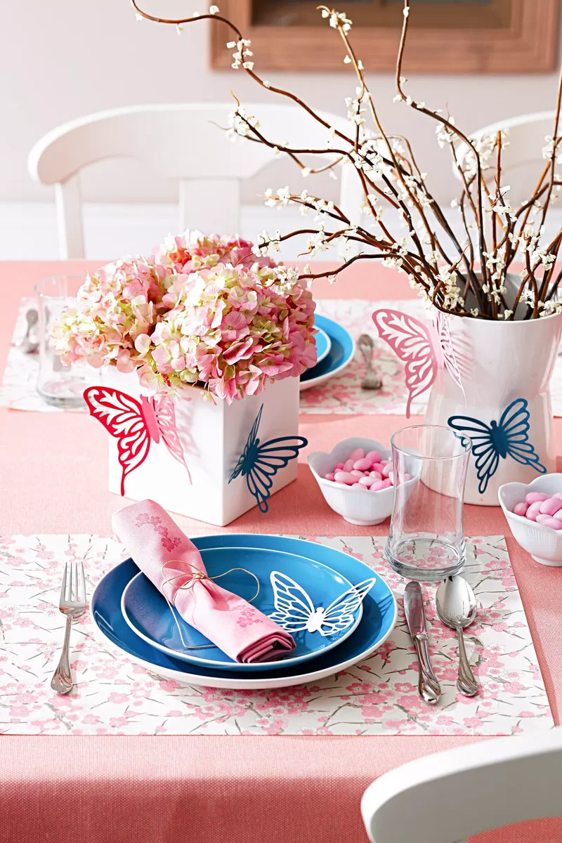 42 Easter Centerpiece Ideas and Table Decor for Spring 33 Pretty Spring Table Setting