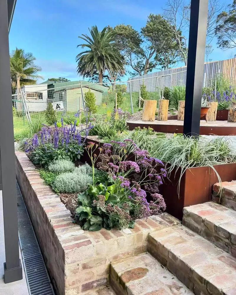 15 Brick Edging Ideas for Stylish Garden Flower Borders 2 Raised Brick Bed