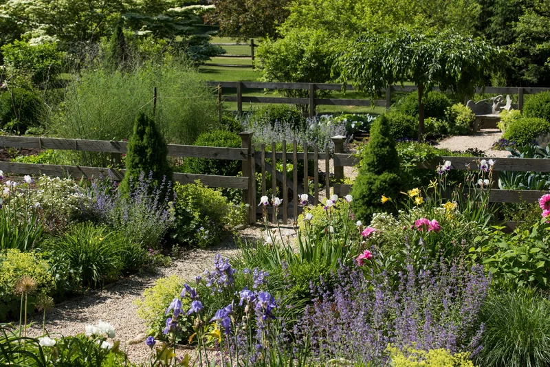 26 Beautiful Garden Gate Ideas to Enhance Your Yard 2 Ranch Fencing