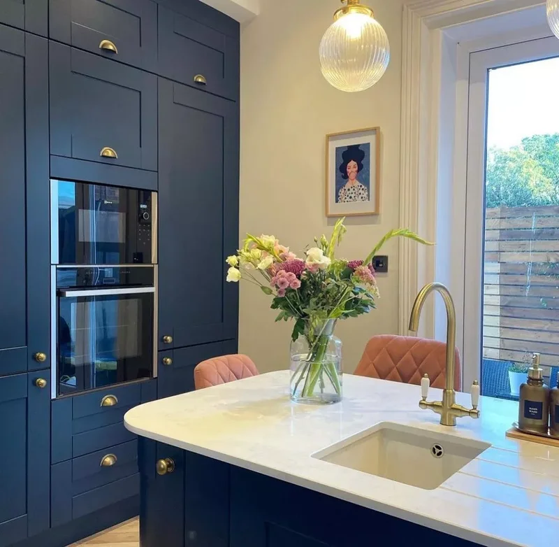 43 Stunning Kitchen Wall Decor Ideas to Transform Your Space 16 Random Portrait