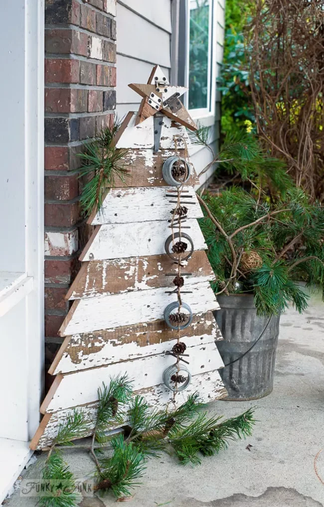 DIY Christmas Tree Ideas Worth Displaying for Your Guests 19 Reclaimed Wood Porch Tree