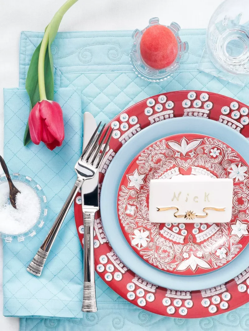 42 Easter Centerpiece Ideas and Table Decor for Spring 10 Red and Blue Easter Table Setting