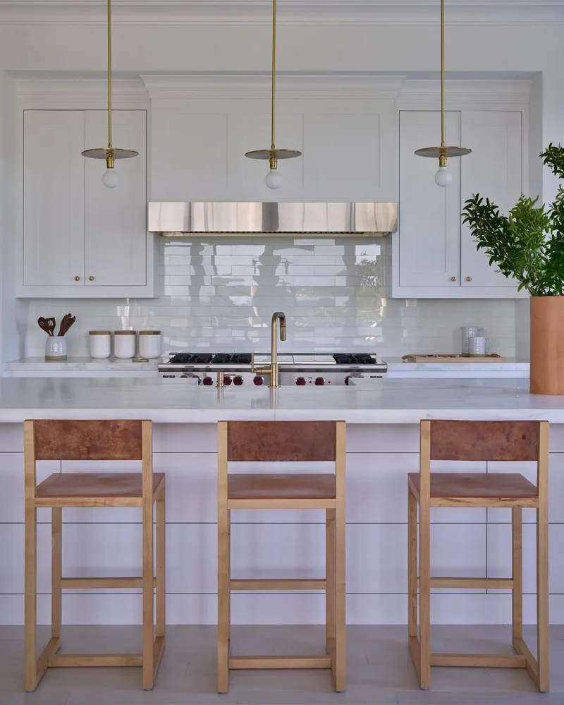 16 Coastal Kitchen Designs That Channel Nancy Meyers Vibes 9 Reflective Finishes