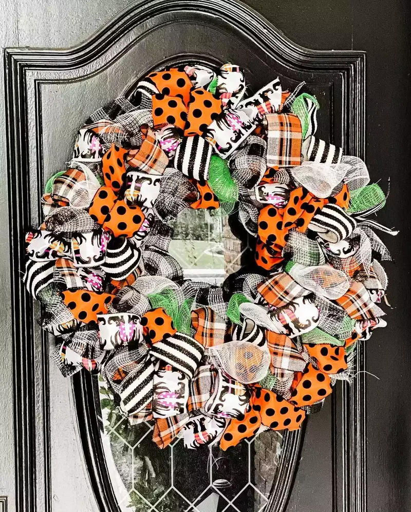 45 Halloween Wreath Ideas to Craft Before October Arrives 10 Ribbon Halloween Wreath