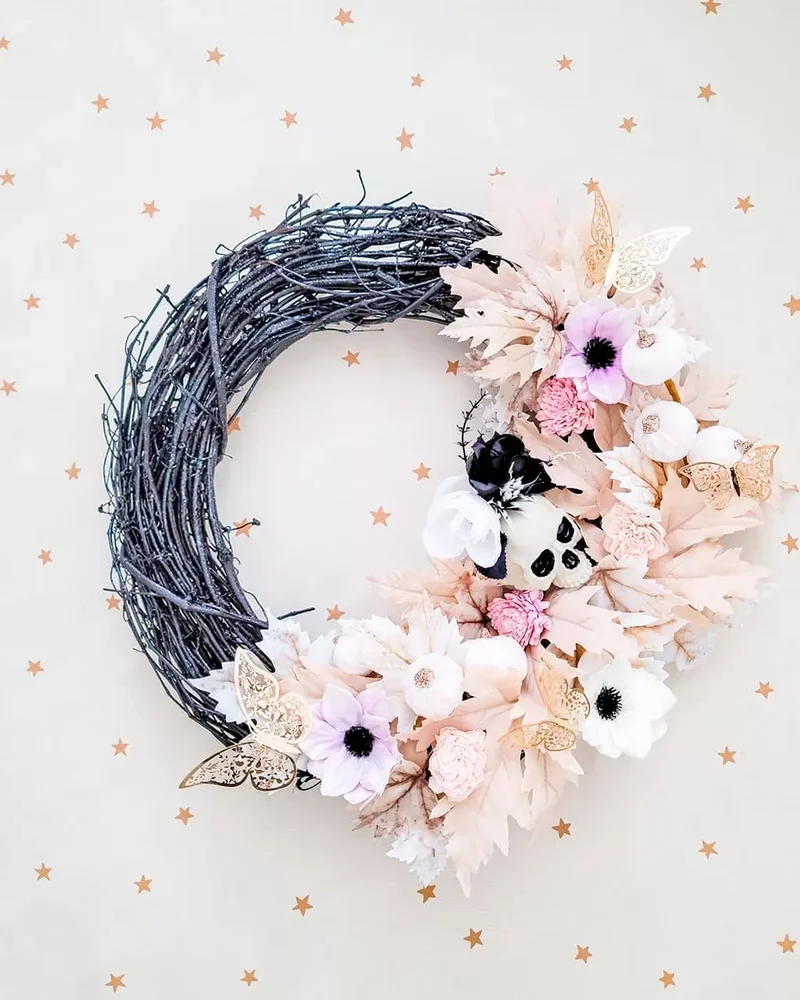 45 Halloween Wreath Ideas to Craft Before October Arrives 2 Romantic Halloween Wreath