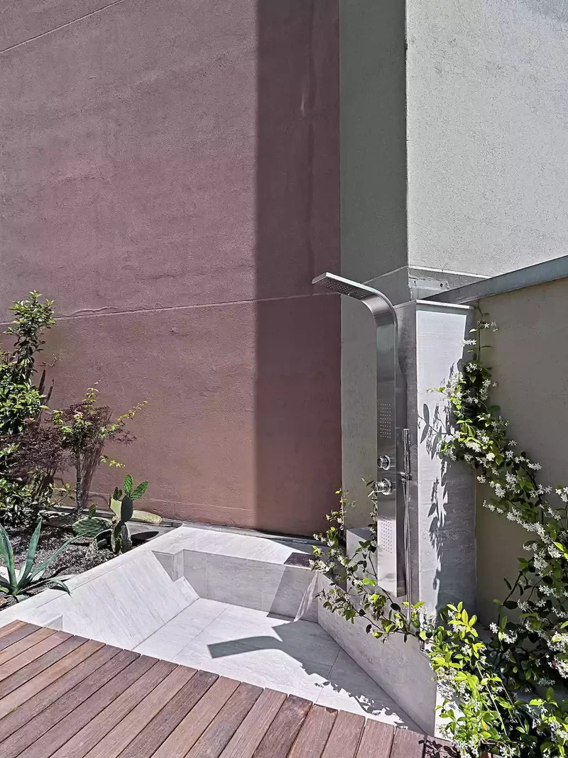 34 Beautiful Outdoor Shower Ideas for Backyards & Beach 12 Rooftop Terrace Outdoor Shower