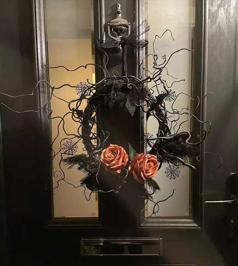 45 Halloween Wreath Ideas to Craft Before October Arrives 6 Rose Halloween Wreath