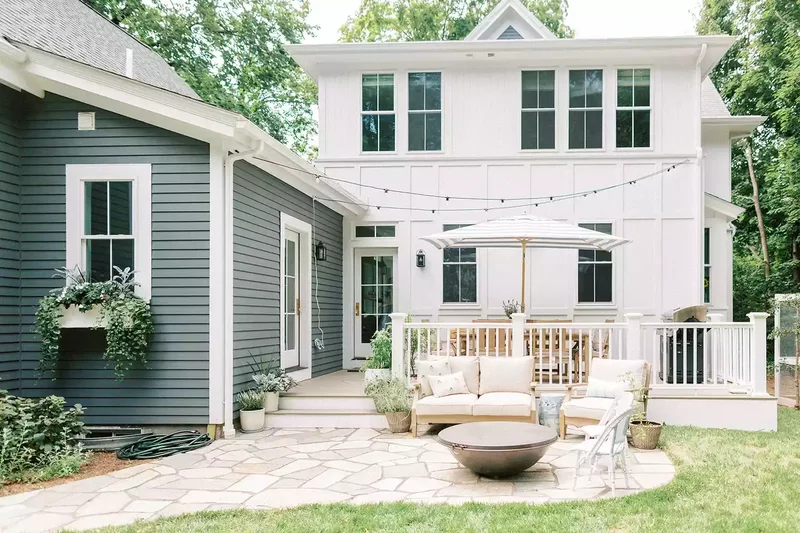 Rounded Flagstone Patio
