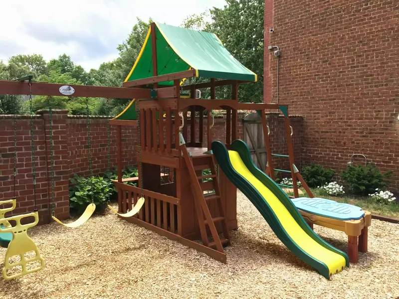 Rowhouse Play Space