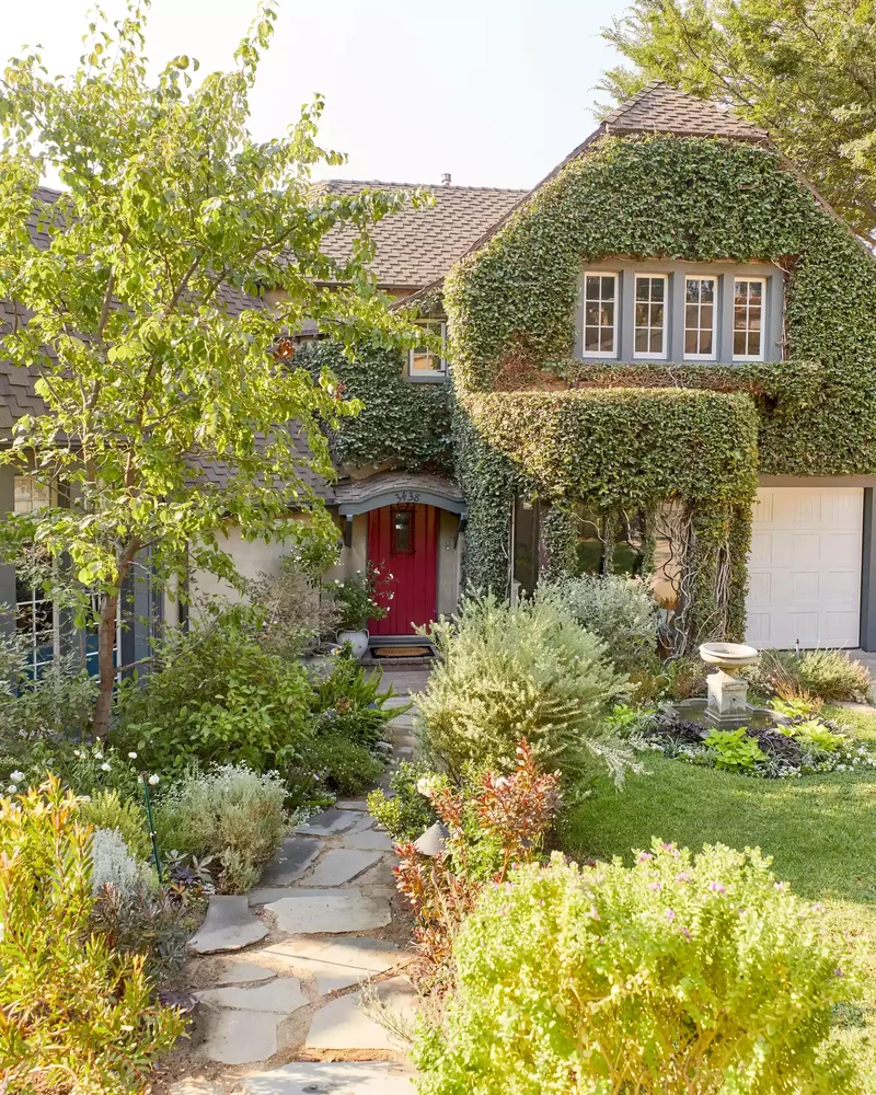 30 Front Walkway Ideas That Create a Stunning Entrance 2 Rustic Front Walkway