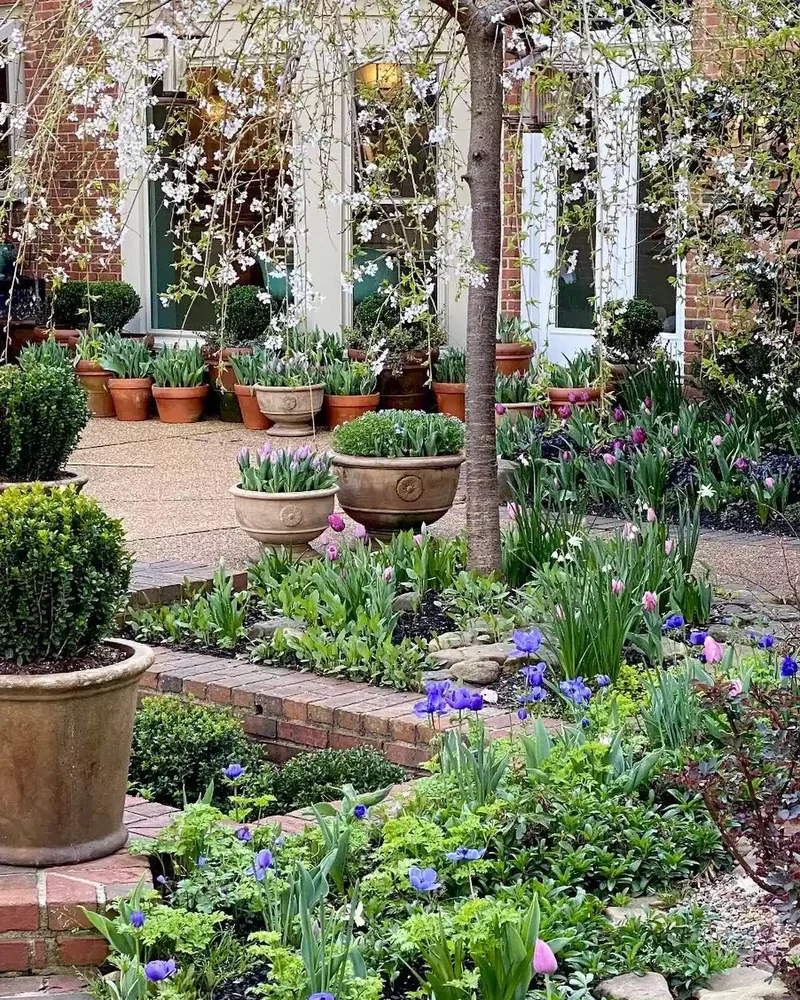 52 Beautiful Backyard Landscaping Ideas for Your Home 49 Seasonal Colors and Shapes