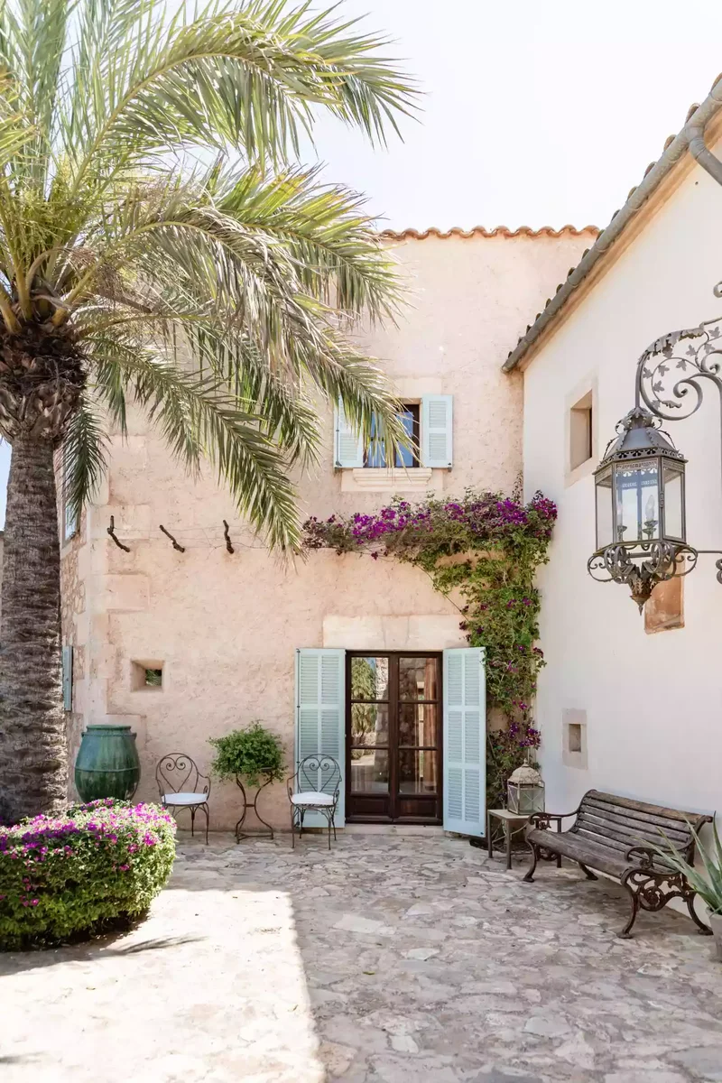 52 Beautiful Courtyard Ideas for Your Outdoor Living Space 34 Semi-Open Courtyard