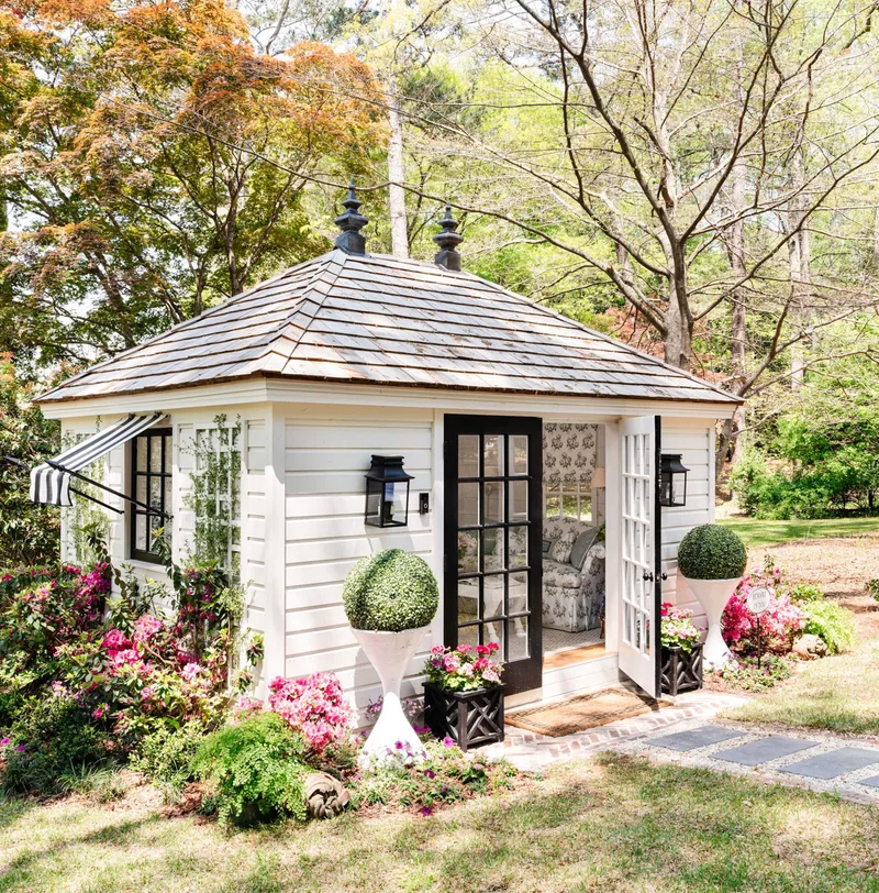 12 She Shed Design Ideas for Your Perfect Backyard Retreat 7 She Shed Landscaping