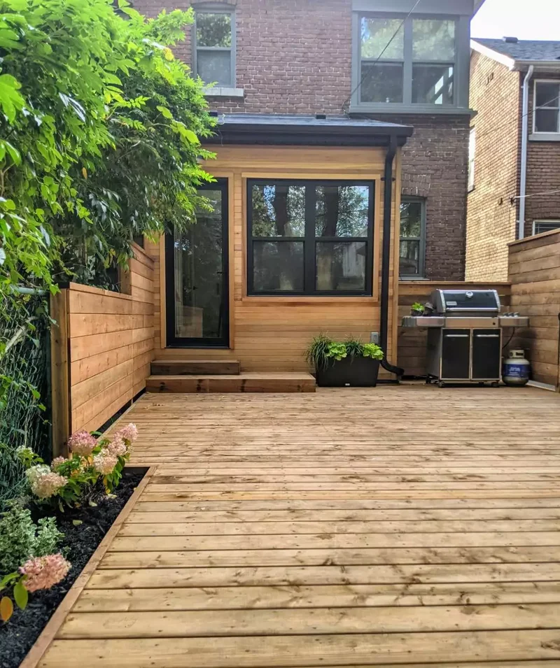 Short Horizontal Fence on Deck