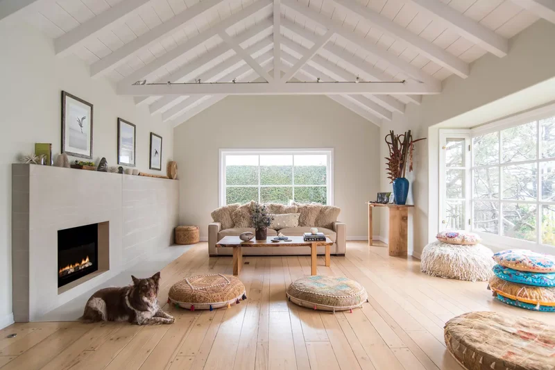 35 Spacious Living Room Ideas That Will Wow Your Guests 12 Showcase Ceiling Beams