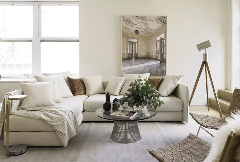 35 Spacious Living Room Ideas That Will Wow Your Guests 16 Showcase Large Artwork
