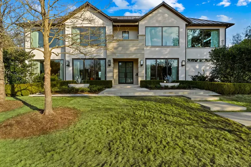 30 Front Walkway Ideas That Create a Stunning Entrance 10 Sidestepped Walkway