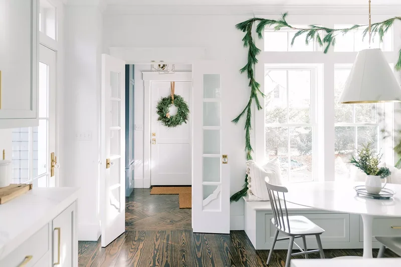 Christmas Door Decorating Ideas: 30 Designer Looks to Try 4 Simple Greenery