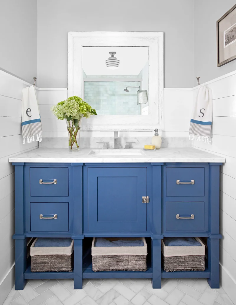 12 Vanity Lighting Ideas to Brighten Your Bathroom Space 3 Single Vanity Light Ideas