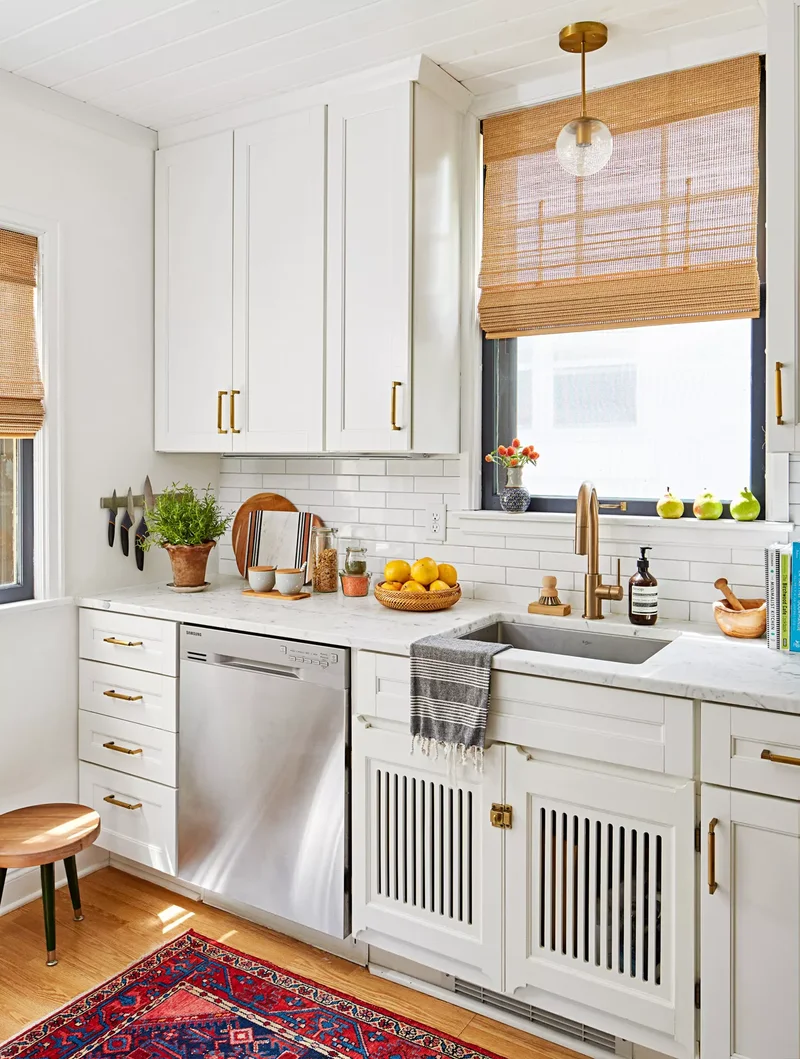 Sleek Hardware and Natural Textures