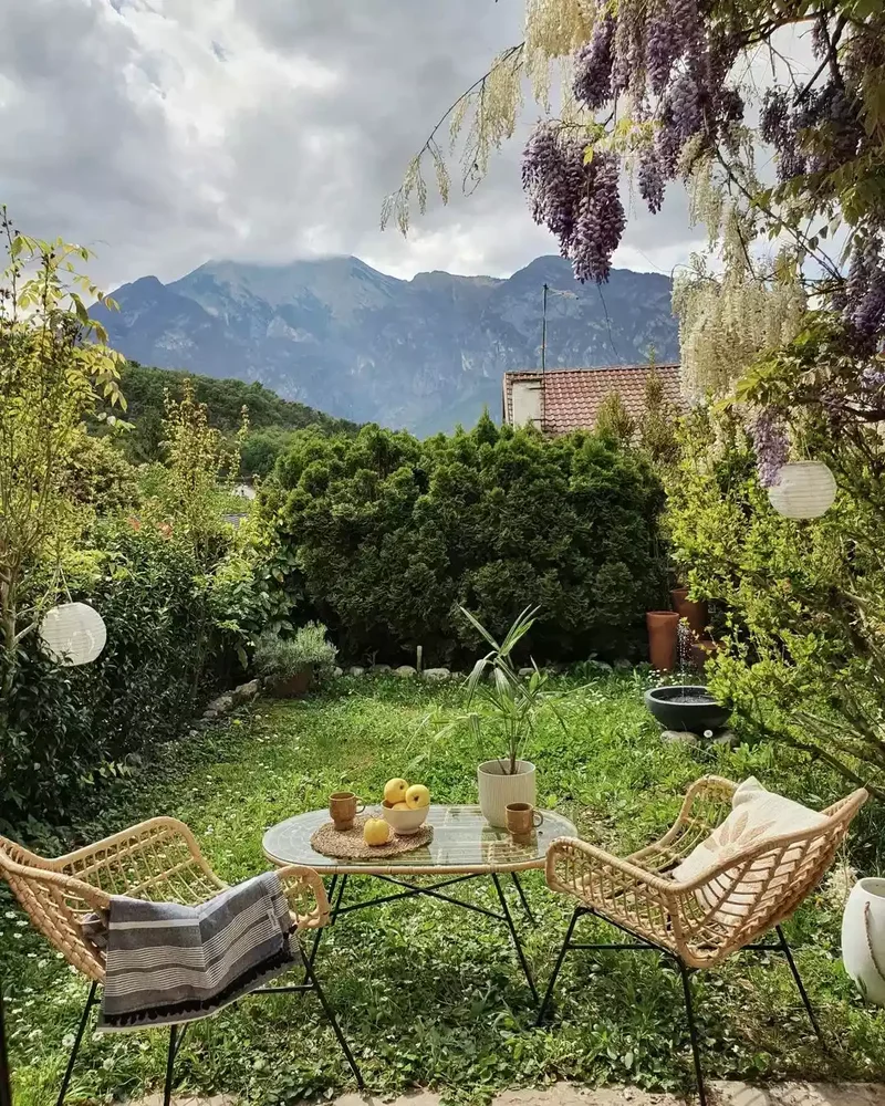 52 Beautiful Backyard Landscaping Ideas for Your Home 17 Small Backyard Seating Area