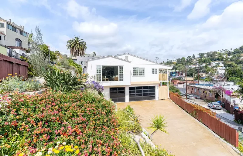 27 Stunning Flower Garden Designs and Layout Inspirations 3 Space-Saving Garden