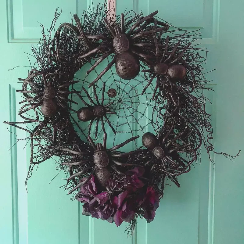 45 Halloween Wreath Ideas to Craft Before October Arrives 9 Spider Halloween Wreath