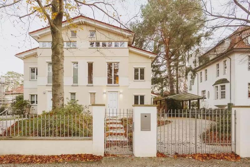 35 Beautiful Driveway Gate Ideas for Any Home Style 12 Spiky Metal Driveway Gate