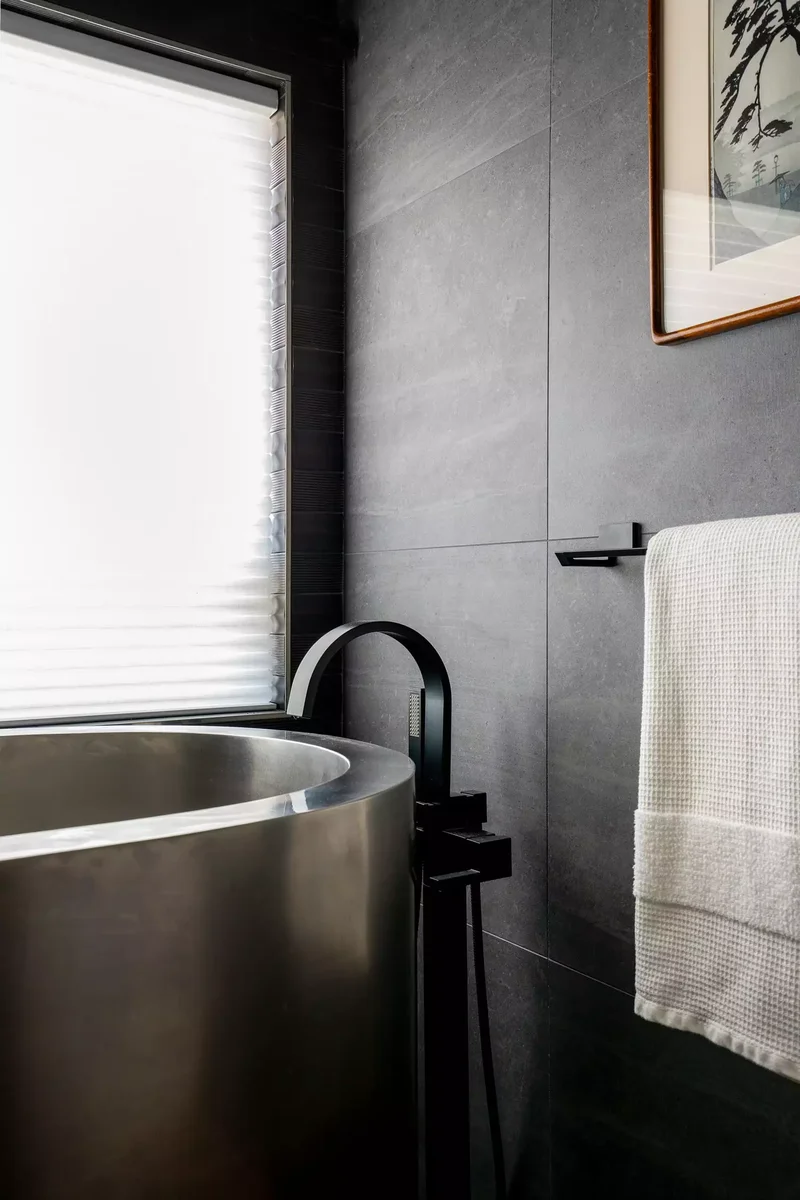 30 Designer Tips for Creating a Japandi Bathroom Retreat 13 Stone Tile Walls