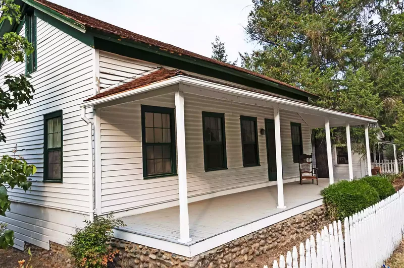 15 Deck Skirting Solutions to Enhance Your Outdoor Space 13 Stone or Veneer Deck Skirting