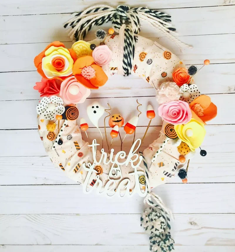 45 Halloween Wreath Ideas to Craft Before October Arrives 19 Sweet Halloween Wreath