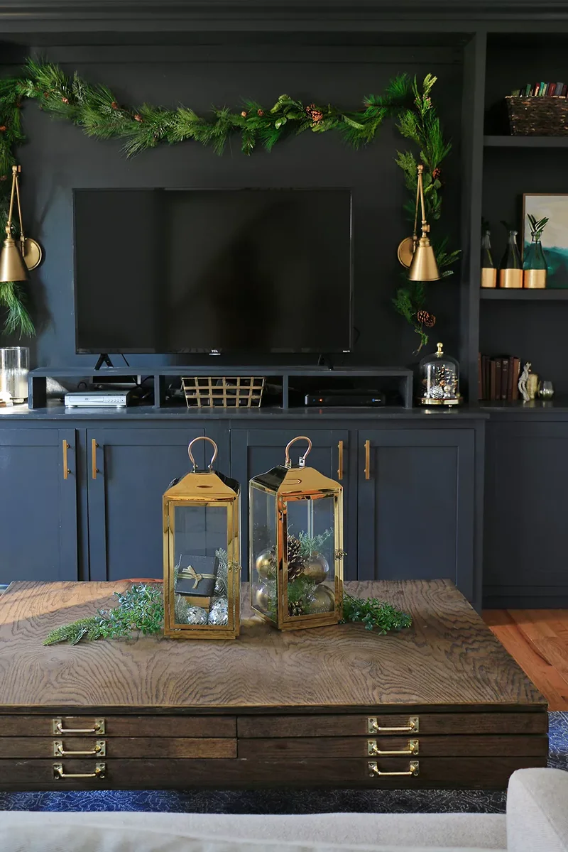 61 Unique DIY Christmas Garland Ideas for Festive Decor 19 TV Wall Garland