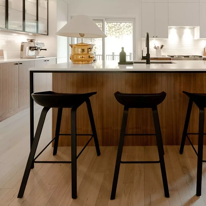 20 Kitchen Island Styling Ideas to Transform Your Space 18 Table Lamp