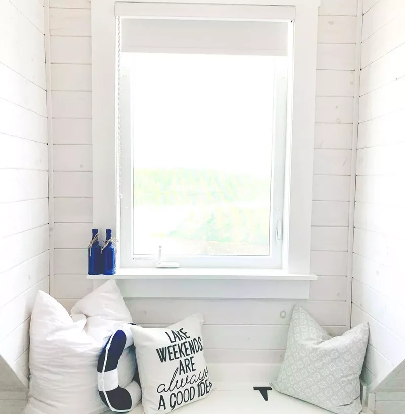 10 Waterfront Lake House Decor Ideas for Your Retreat 1 Take Advantage of the View