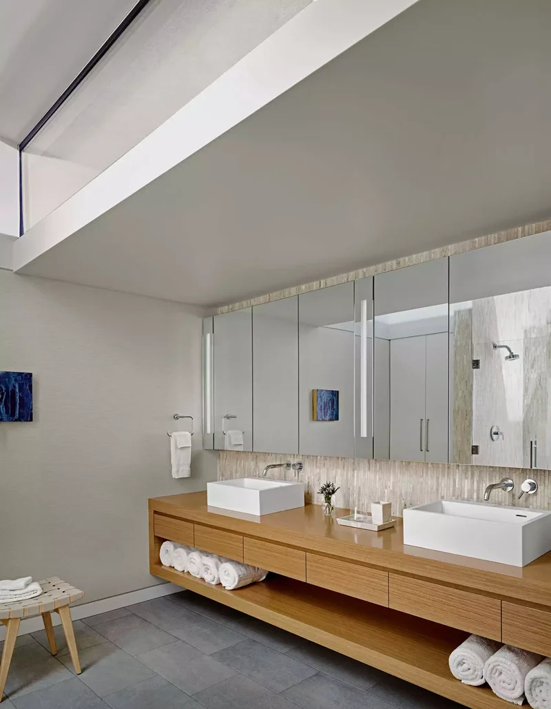 30 Designer Tips for Creating a Japandi Bathroom Retreat 6 Textured Backsplash