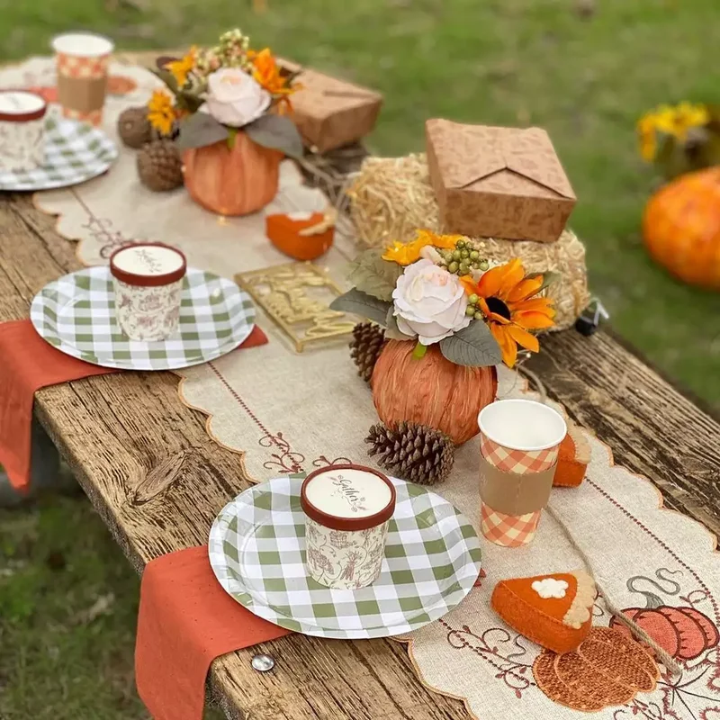 62 Stunning Thanksgiving Table Settings That Will Wow Guests 10 Thanksgiving Picnic Table