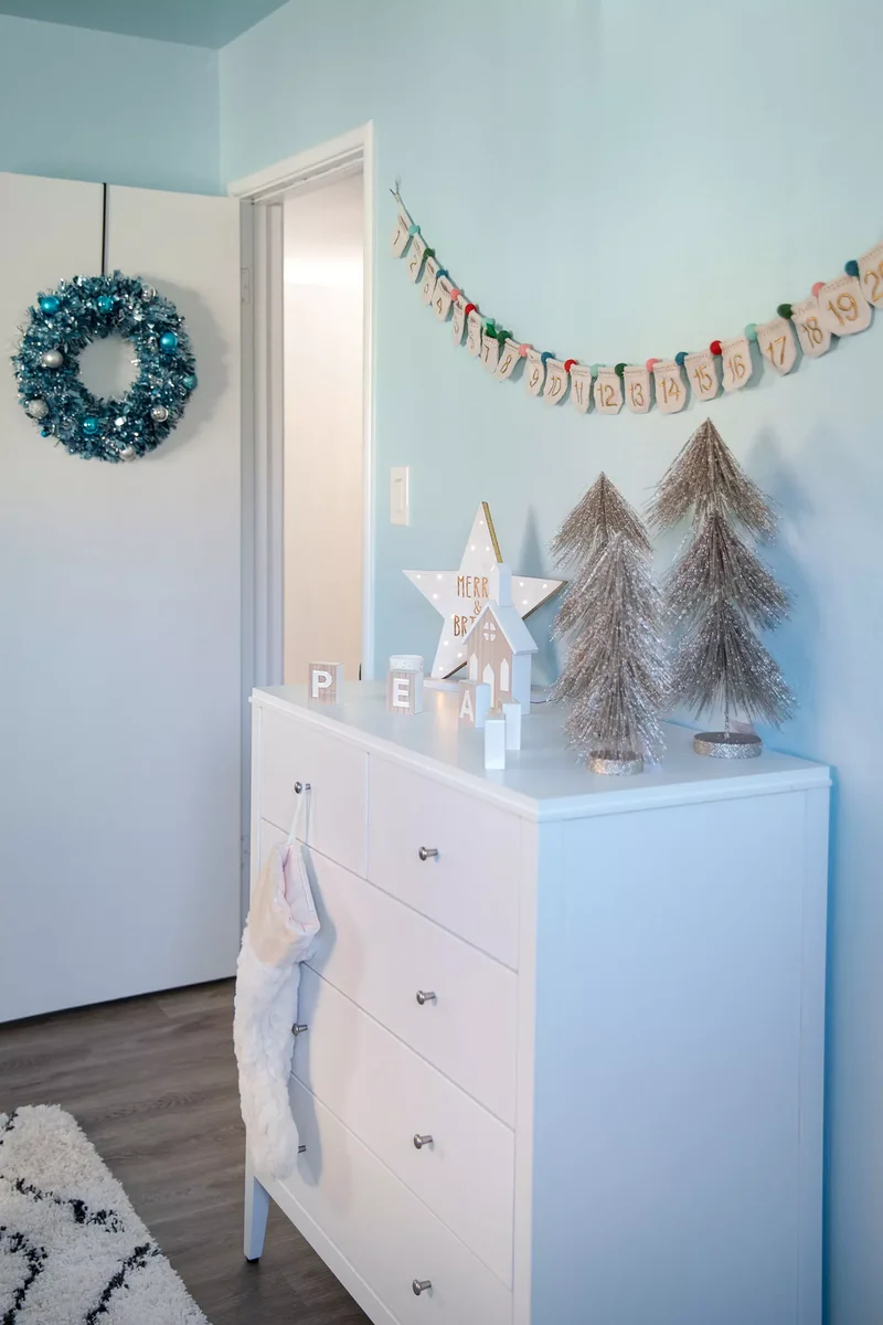 Christmas Door Decorating Ideas: 30 Designer Looks to Try 3 Tinsel Wreath