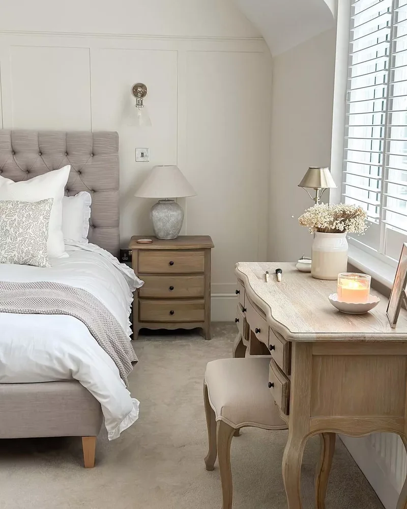 33 Stylish Beige Bedroom Designs Full of Elegant Charm 31 Traditional Beige