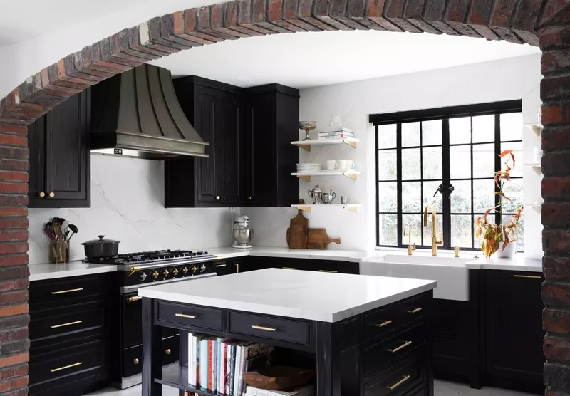 34 Classic Traditional Kitchen Designs for Cozy Home Style 7 Traditional Brick Details