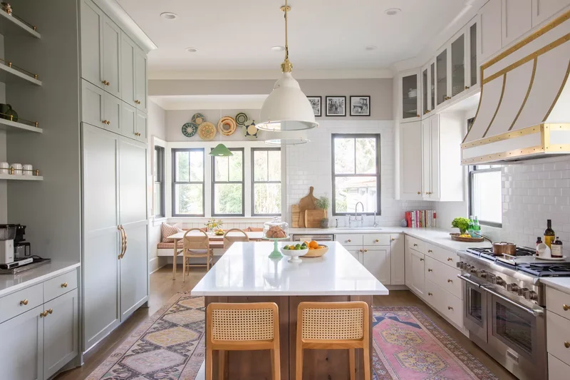 34 Classic Traditional Kitchen Designs for Cozy Home Style 23 Traditional Kitchen Rug