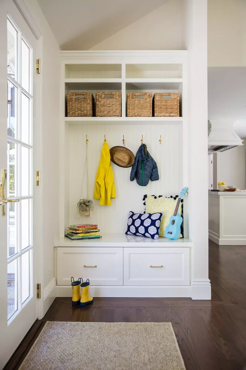 22 Stunning Mudroom Bench Ideas for Beautiful Storage 11 Traditional Mudroom Bench