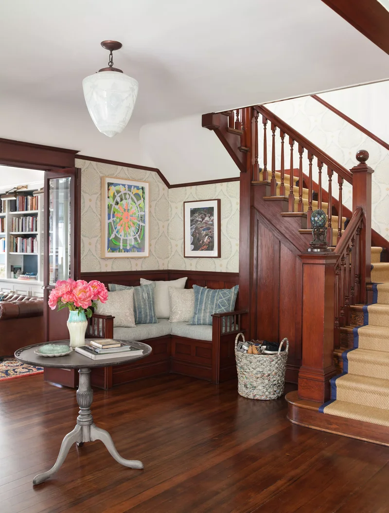 Traditional Pedestal Table