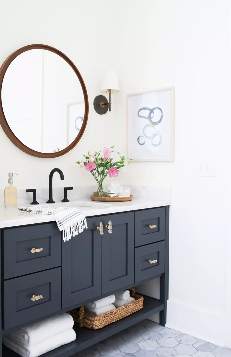 31 Stunning Black and White Bathroom Design Ideas 3 Transitional Black-and-White Bathroom