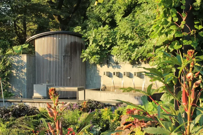 57 Stunning Garden Decor Ideas to Transform Your Outdoor Space 1 Try a Fence Fountain