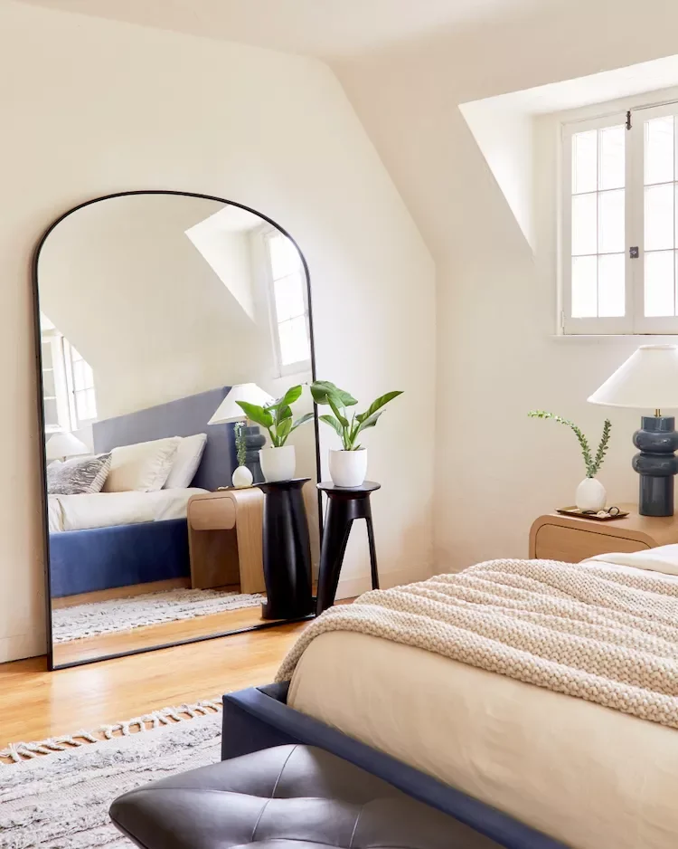 37 Guest Bedroom Ideas to Make Visitors Feel at Home 31 Try a Floor Mirror