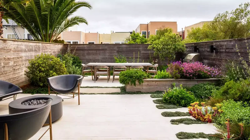 U-Shaped Privacy Fence