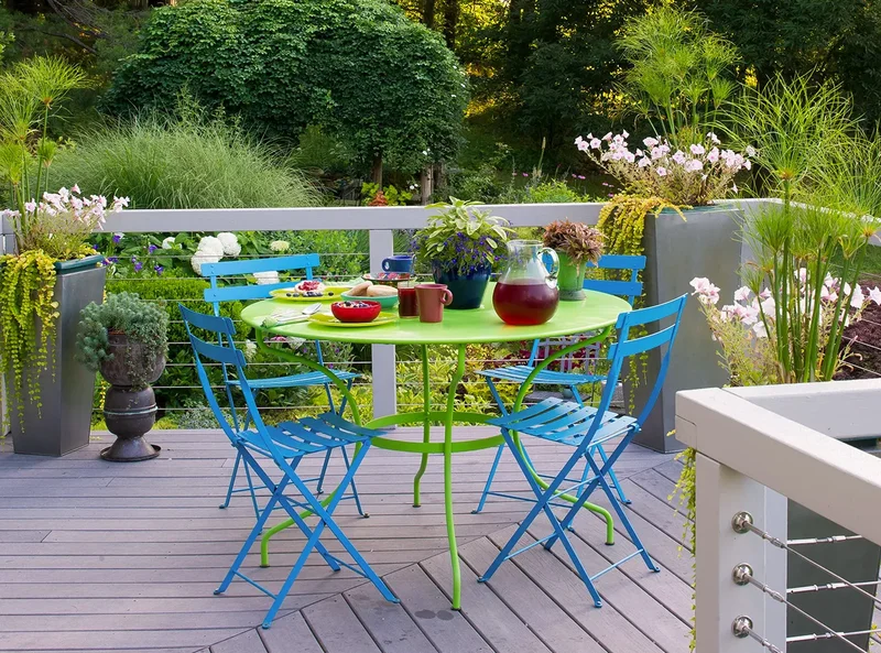 Use Colorful Small-Deck Decor