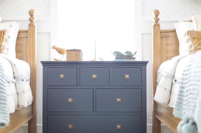 67 Farmhouse Style Ideas for Your Modern Rustic Home 15 Use Dark and Light Contrast