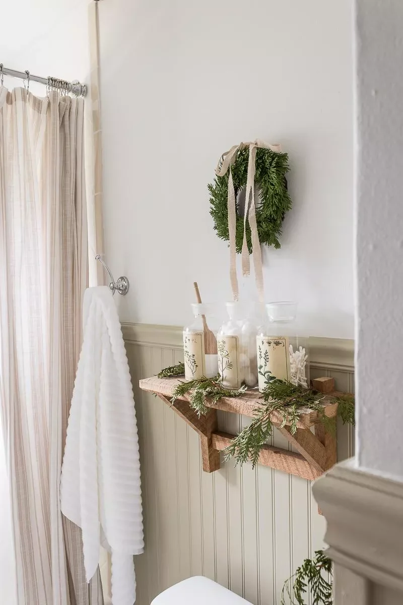 Decorating Your Bathroom for Christmas: 32 Festive Ideas 24 Use Natural Tones