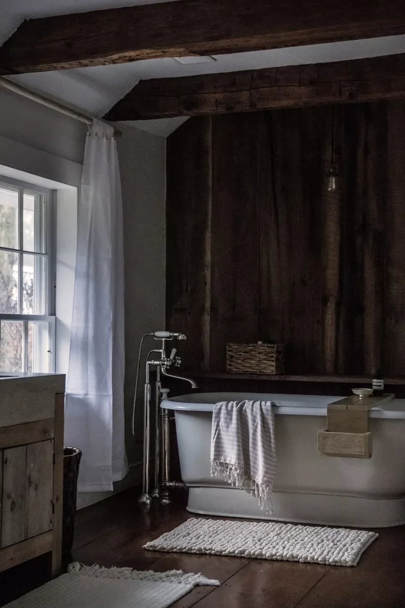 32 Modern Farmhouse Bathroom Designs That Never Go Out of Style 10 Use Reclaimed Wood